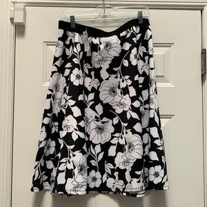 Never worn black and white floral midi flare skirt.
